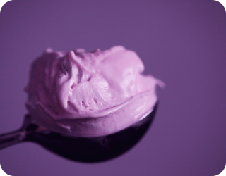 imagem de um sorvete de massa roxo